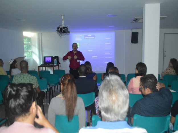 Charla con el especialista Efraim Cabello